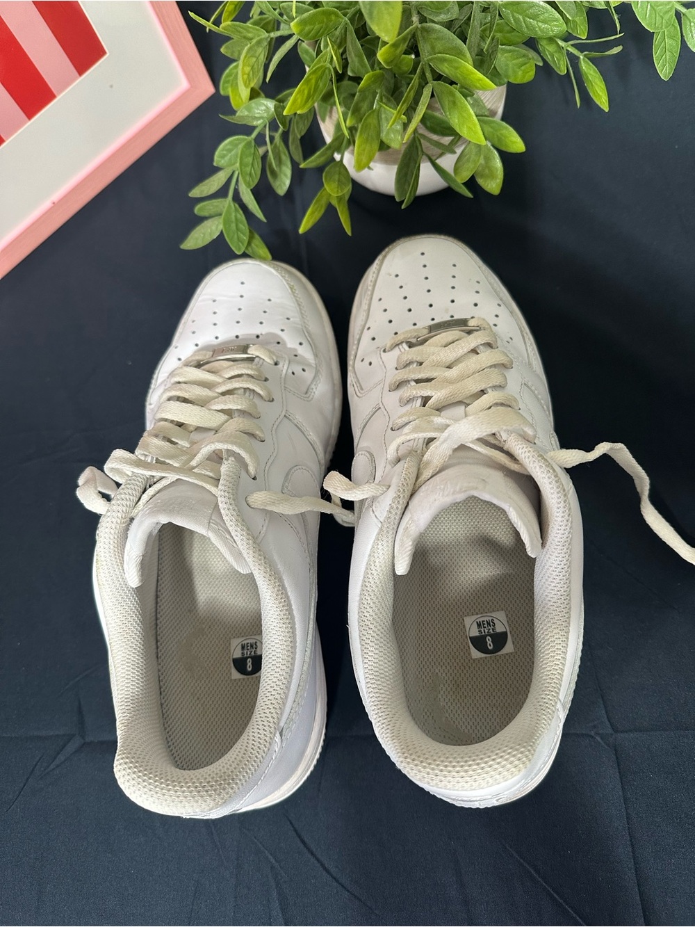 Nike Men's White Leather Low-Top Sneakers - Picture 4 of 9